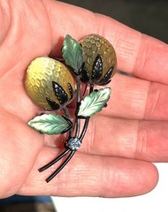 Vintage Austria FORBIDDEN FRUIT frosted molded Givre glass berries brooch BEAUTY