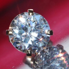 (1)One single-14k yellow gold 1.00ct white topaz stud earring 0.6gr