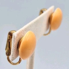 VTG Dainty Solid Round Domed Button Clip On Earrings Goldtone Butterscotch Peach