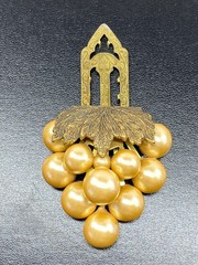 Vintage Miriam Haskell Early Unsigned Grape Gold Faux Pearl Fur Dress Clip