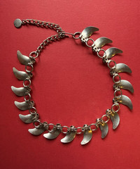 Vintage Mid Century Artistic Silver Tone Leaf Circle Chain Choker Necklace MCM