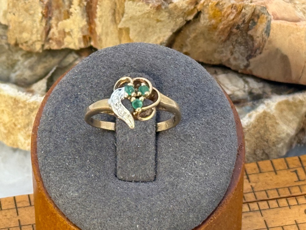 Vintage 10K Solid Yellow Gold Green Tourmaline Diamond accents sz 6.5–2320.25