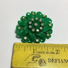 EARLY GREEN CELLULOID PLASTIC RHINESTONE BROOCH C-CLASP WISPY PINWHEEL FLOWER