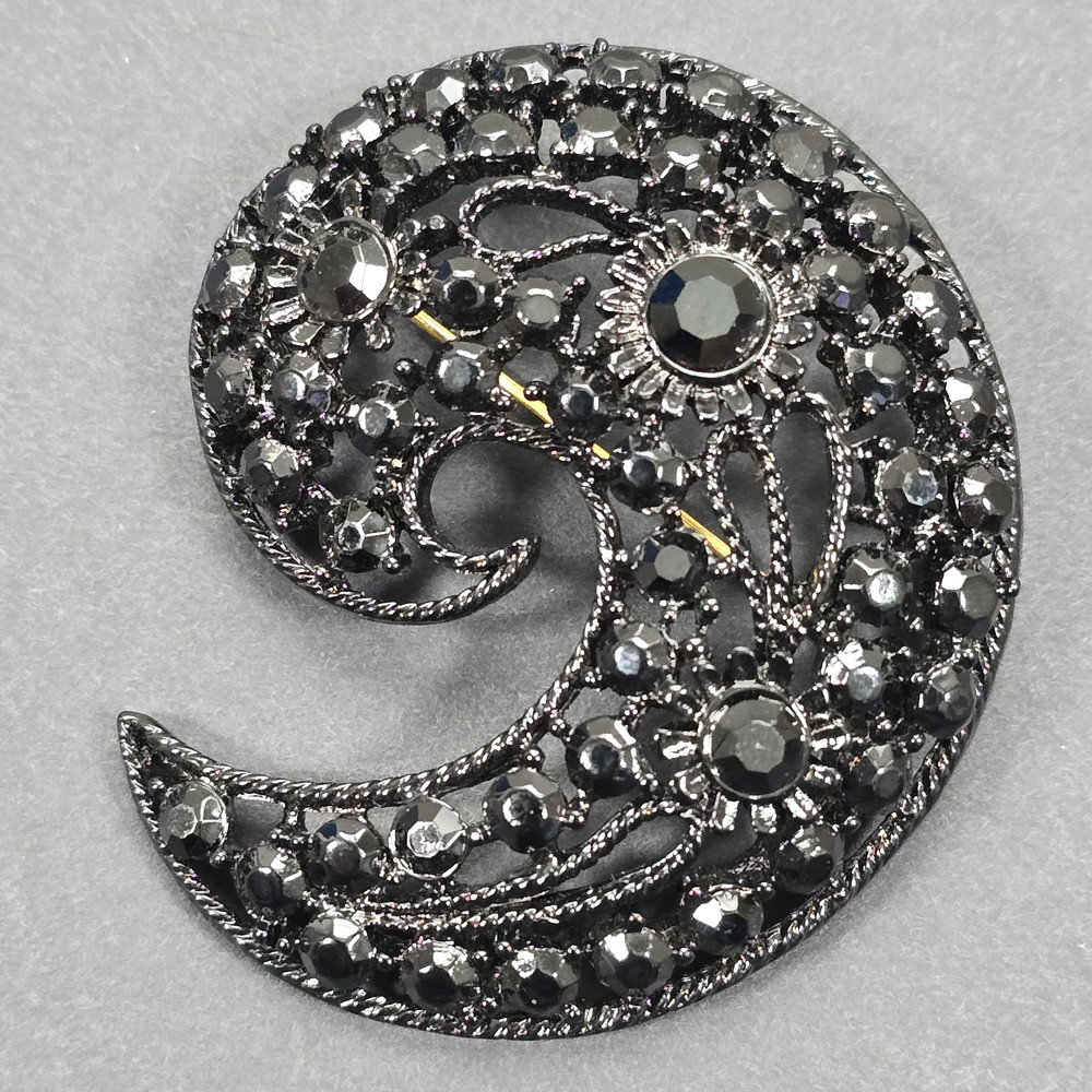 VINTAGE M JENT JET BLACK RHINESTONE BROOCH PIN PAISLEY FILIGREE JAPANNED ESTATE