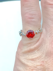 Red CZ Cubic Zirconia Faceted Gemstone Sparkle Silver Tone Vine Band Ring Size 7