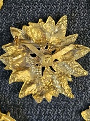 5 Vintage Floral Brooches Gold-Tone, Two Signed, One AAi