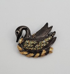 925 Swan Brooch 1.25in Rhodium Plate Sterling Silver Peridot Onyx Figural Estate