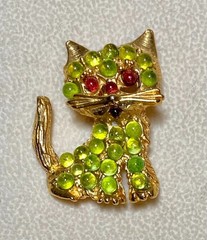 AUTHENTIC SWOBODA CAT BROOCH ~ PERDIOT, GARNET ~ LOVELY!