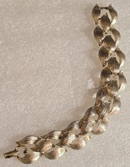 Vintage Signed Lisner Textured Brushed Gold Tone Metal Link Bracelet