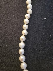VINTAGE KNOTTED GLASS faux PEARL STRAND JAPAN 15.5″ inches Gold Tone clasp