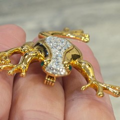 Vintage tree Frog Brooch Rhinestone Pavé Green Eyes Statement Costume Jewelry