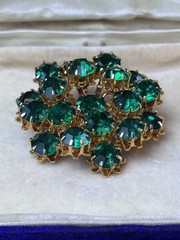 Vintage Green Rhinestone Brooch Goldtone Round Cluster Pin 1.75”