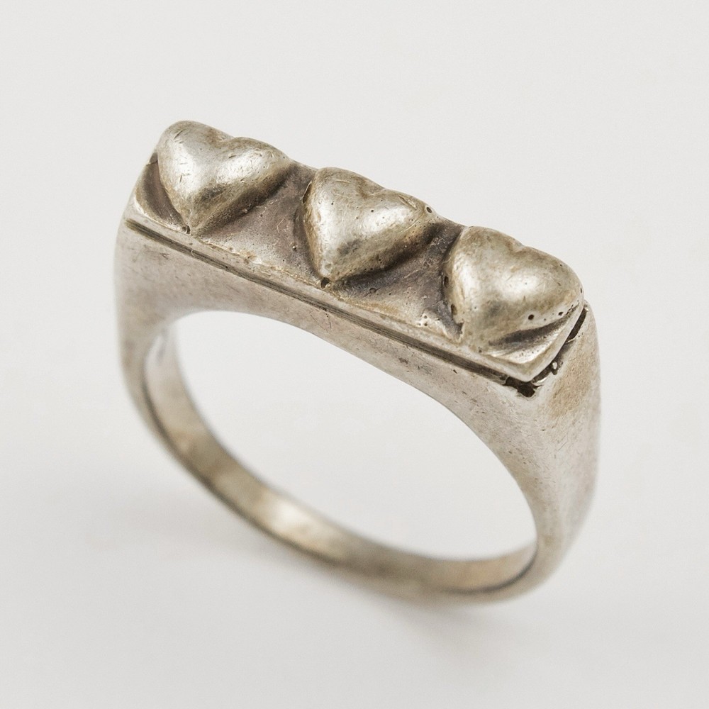 Vintage Sterling Silver Triple Heart Ring Size 7 Bar Signet Style