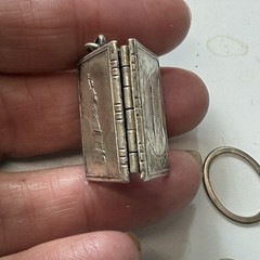 Vintage New York Souvenir Book Locket Die-Struck Statue Liberty Skyline c1935-45