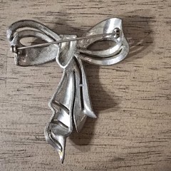 VINTAGE ASSORTED JEWELRY LOT / 4 Pieces