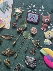 Brooch and pin lot Stickpin Brooches Gold Silver Tone Metal Mixed Materials Vtg