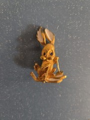 VINTAGE SKI BUNNY BROOCH PIN
