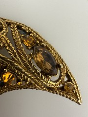 LA ROCO GOLDTONE RHINESTONE PAISLEY CRESCENT MOON BROOCH AS IS K945B
