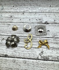 Lot of 6 Silver Tone and Gold Tone Metal Brooches Flower, Bow, Seashell, etc.