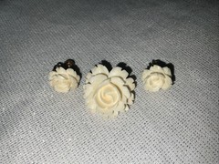 Vintage Lisner Brooch Screw Back Earrings Cream White Roses Gold