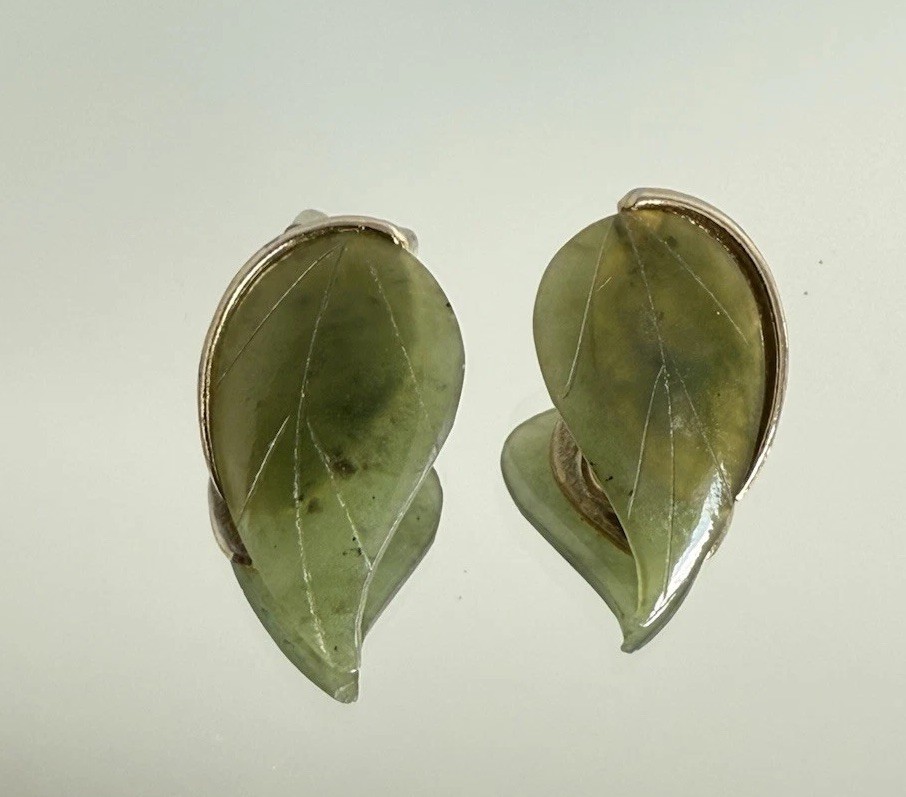 Vintage Swoboda Green Jade Leaf Clip On Earrings Gold Tone Carved Stone MCM