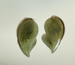 Vintage Swoboda Green Jade Leaf Clip On Earrings Gold Tone Carved Stone MCM