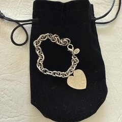 COOKIE LEE Silvertone Heart Charm 7″ Bracelet