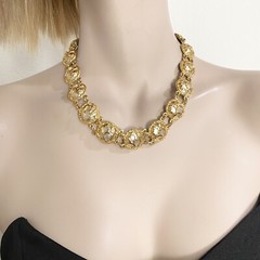 Vintage Faux Pearl Encased Medallion Gold-plated 18-inch Chunky Collar Necklace