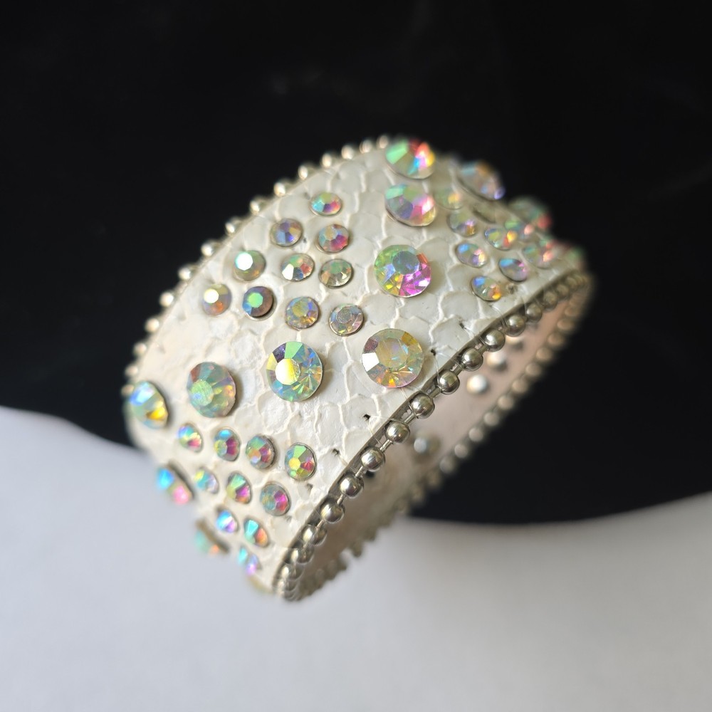 Vintage 80s Genuine Leather AB Glass Rhinestones Bangle Snaps Bracelet 7-7.5″ Wt