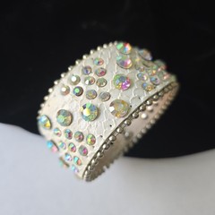 Vintage 80s Genuine Leather AB Glass Rhinestones Bangle Snaps Bracelet 7-7.5″ Wt