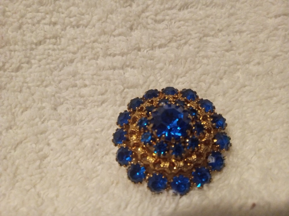 Vintage Gold Tone Blue Stone Tiered Petite Brooch 1 1/2 In Gorgeous!