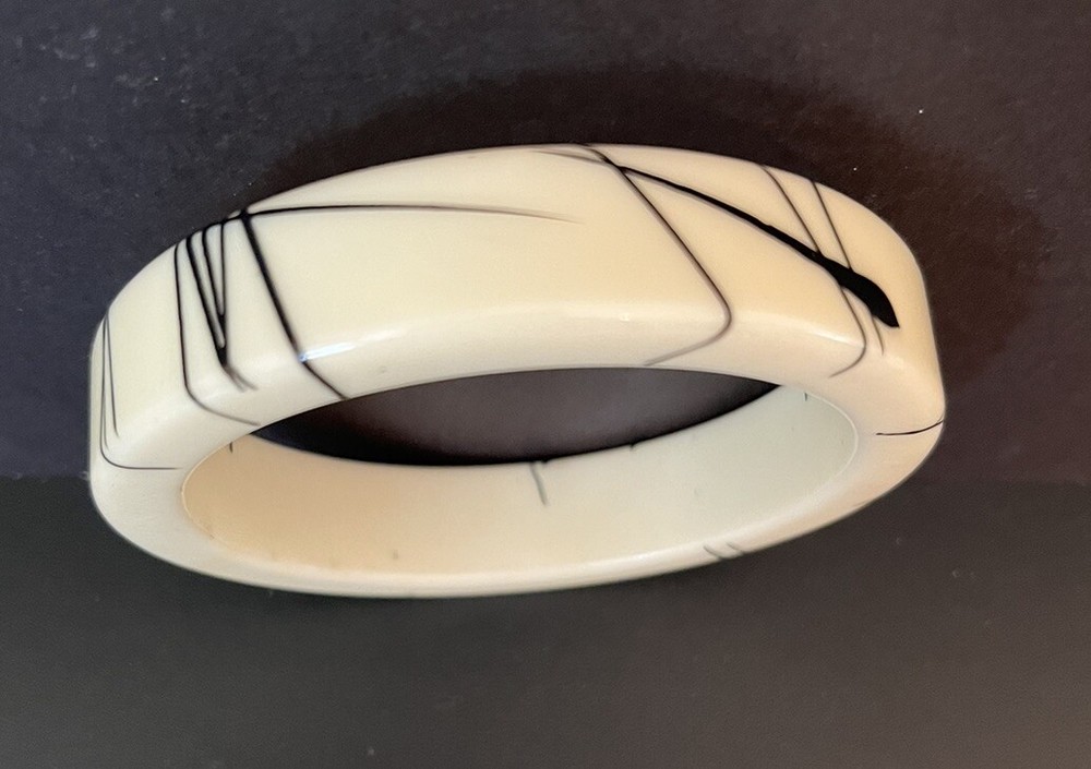 bangle bracelet Vintage Off White With Black Splatter Pattern Round