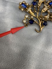 Vintage Pot Metal Brooch Gold Tone Blue Rhinestone READ