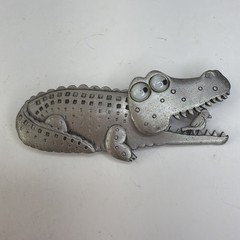 JJ Jonette Jewelry vintage pewter articulated alligator with bird pin-2.5in