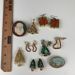 Vintage Christmas Brooch/Earring Lot. Christmas trees, Stockings, Presents.