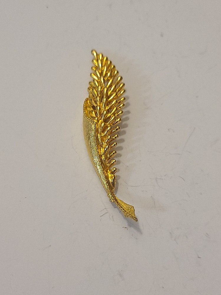 Vintage Gold Crown Trifari Brooch Pin 3.5 Inches