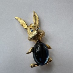 Jelly Belly Lind Gal Rabbit Brooch Signed LG Vintage Bunny Gold Tone Blue Stones