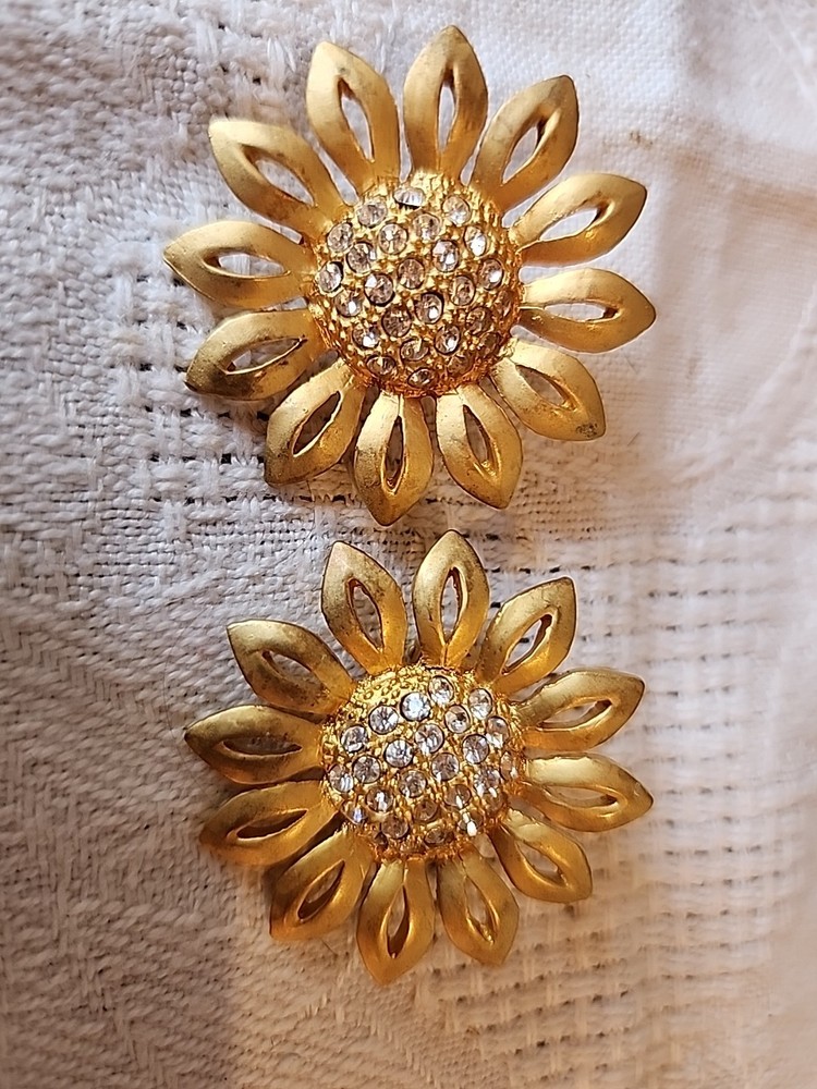 Vintage Sunflower Gold Rhinestone Center Chunky Mid Century Clip Earrings #120