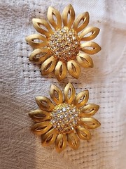 Vintage Sunflower Gold Rhinestone Center Chunky Mid Century Clip Earrings #120