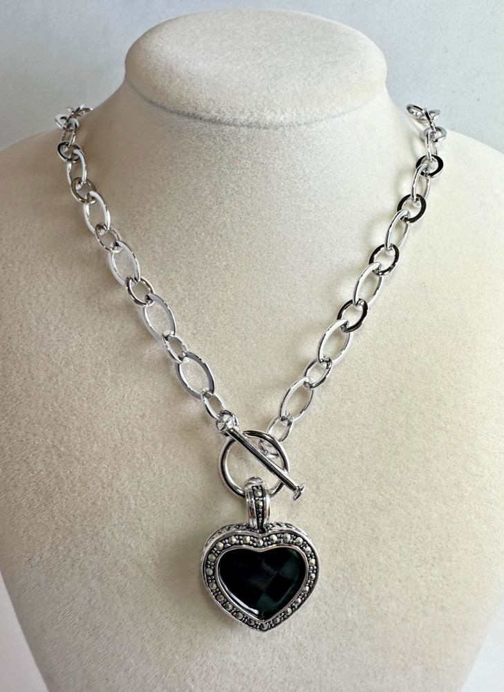 925 Sterling Silver Black Heart pendant with chain Necklace. 26.63g L- 18 in