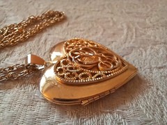Vintage Heart Filigree Love Knot Necklace Locket 2″ Photo Charm Gold Metal 24″ C