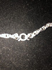VTG. STYLE SILVER TONE LEFT FACING CAMEO LOCKET NECKLACE 23″