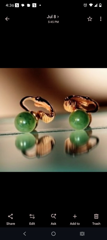 Crown Trifari Green Faux Jade Cabochon Gold Tone Round Ball Clip On Earrings