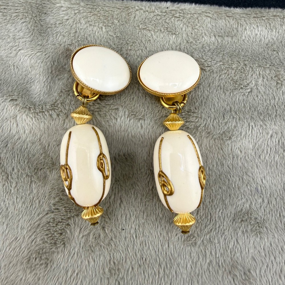 Vintage Made In Italy Clip On Earrings Gold Tone Dangle