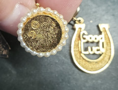 Gold Toned Metal Gold Luck Horse Shoe Wishing Well CA Charm Bracelet Jewelry vtg