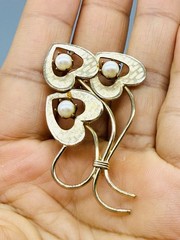 Vtg Unmarked Modernist Heart Flower Pearl Gold Tone Brooch Pin