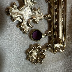 1988 D & E Juliana DeLizza and Elster Soldered Chain Bar Pin Dangling D&E Charms