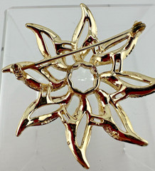 Vintage Gold Tone Flower Shaped Brooch Pin Elegant Classic 2.25 inches