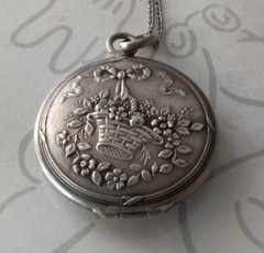 Basket of Flowers Repousse Locket Round Sterling Silver Antique Vintage 18 Chain