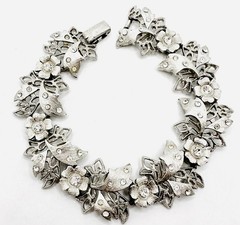 Unusual Signed Vtg Kramer Brushed Silver Tone Rhinestone Floral Bracelet 6.75″